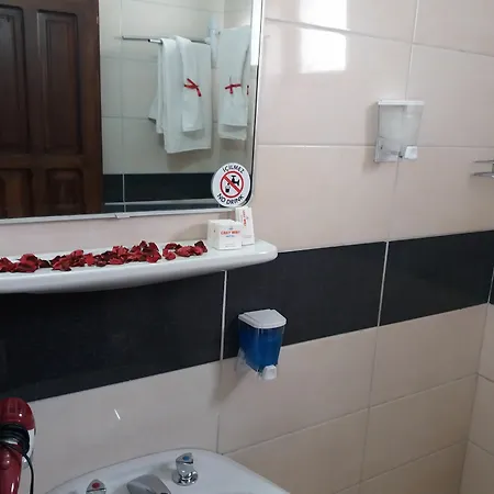 לינה וארוחת בוקר Gray Wolf 5*